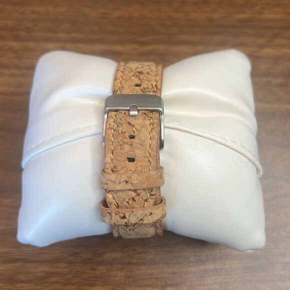 Sprout Owl Design Watch with Cork Band - Picture 2 of 3